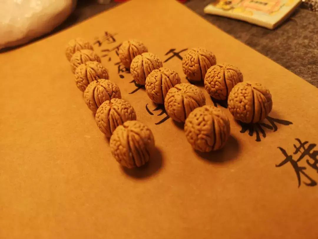 桃核光珠怎么挑选才是正确的,怎样挑选真正的桃核手串