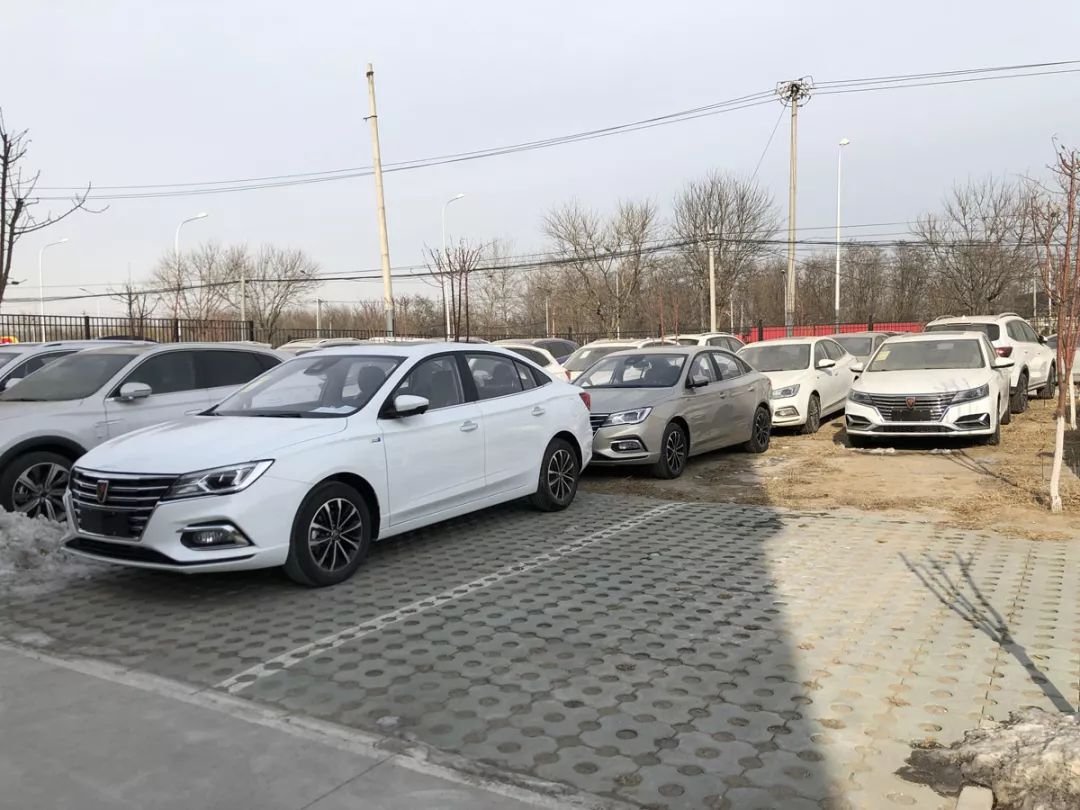 荣威i5到店调查：6.89万起，上市首月销量过万，一年后怎样了？