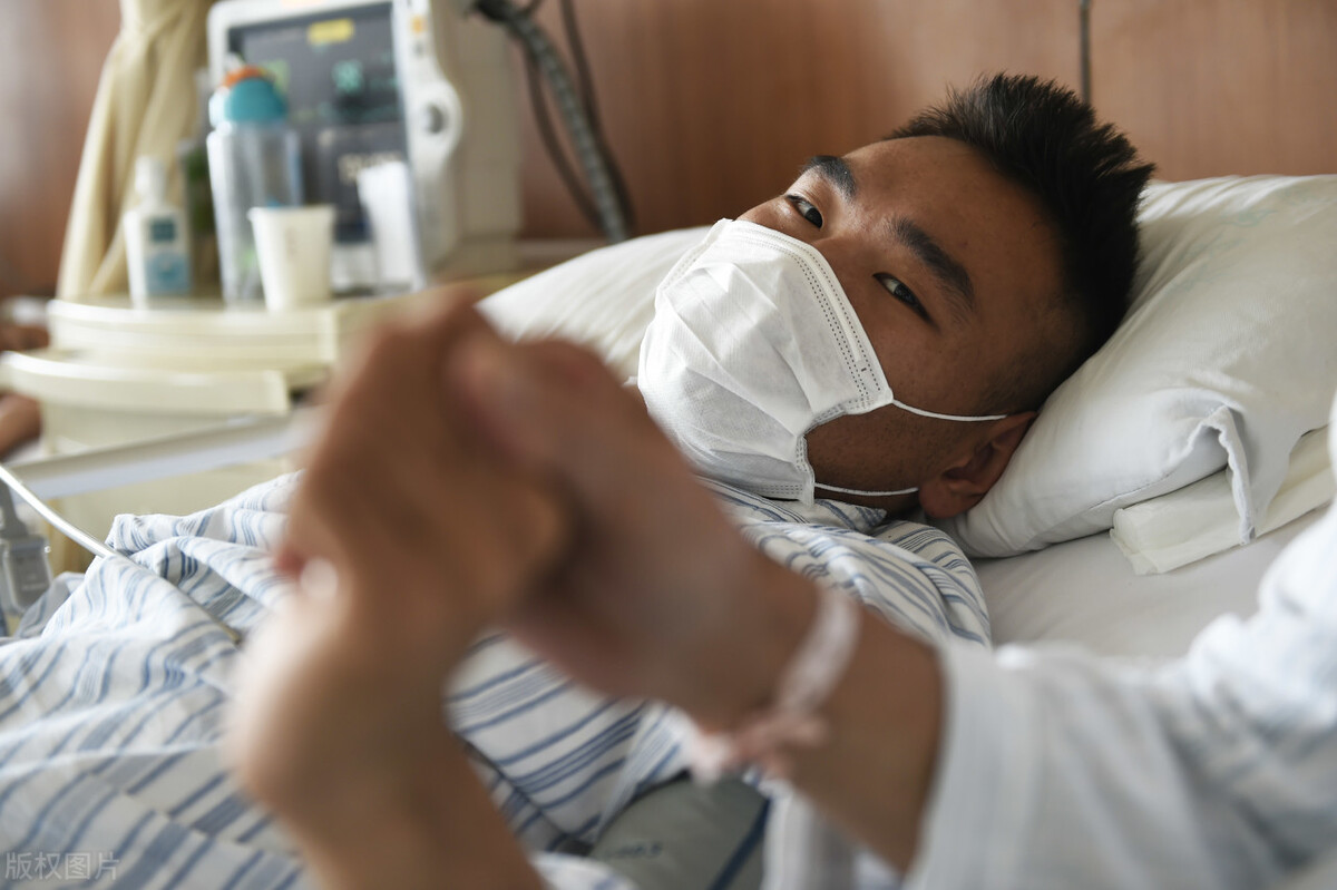 啤酒容易痛风还是白酒容易痛风,啤酒加海鲜痛风是真的吗