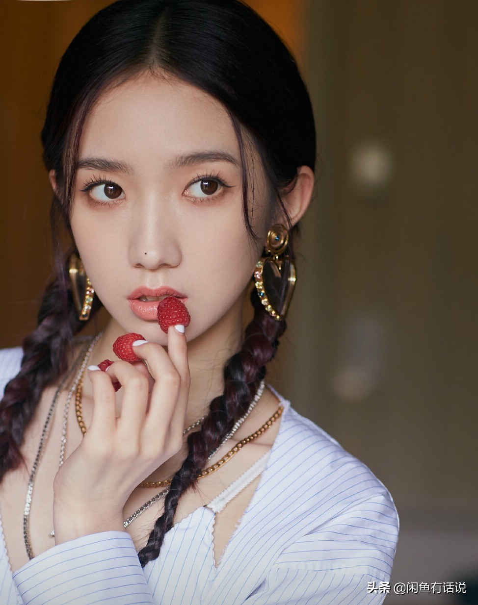 脸上有痣较多的女人,脸上有痣的女人面相