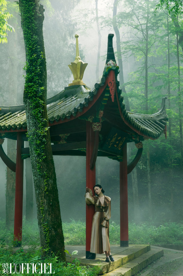 倪妮复古造型挑眉,倪妮最新造型图