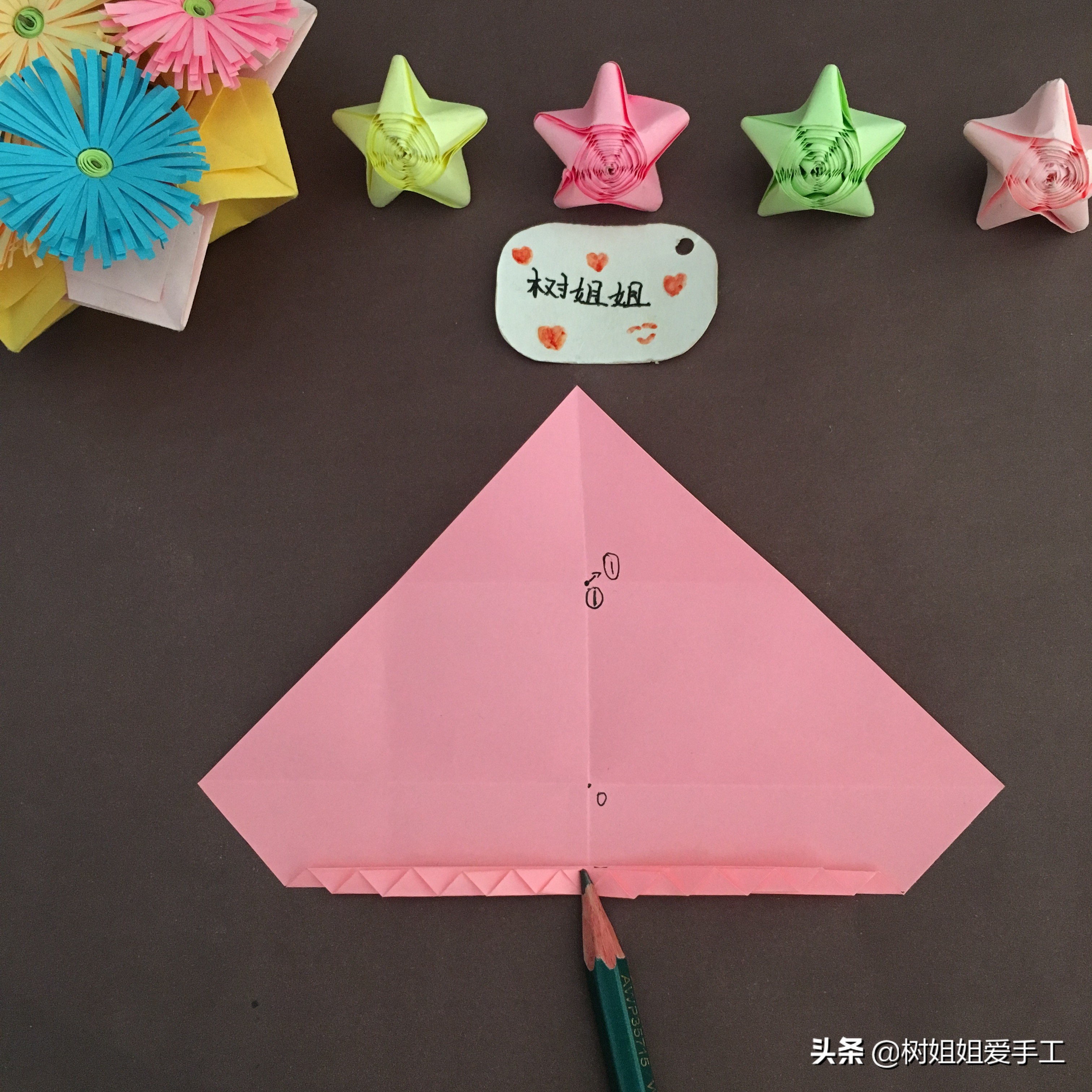 实用折纸:心与叶结合的折纸书签,很美