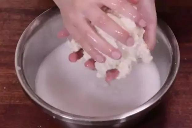 用小麦淀粉制作凉皮的方法,如何用小麦淀粉做凉皮