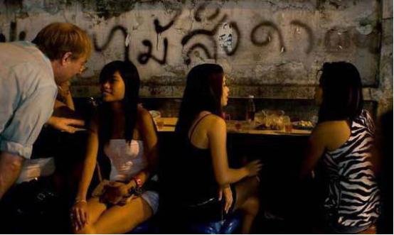 越南夜市生活美女如云,越南夜市的姑娘视频