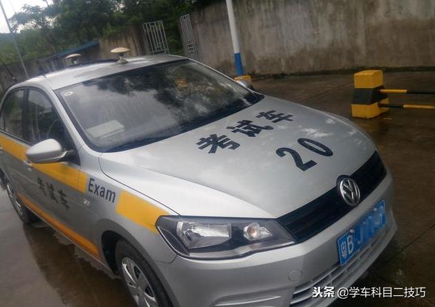 科目二右倒库方向盘的正确打法,科目二倒库练车技巧视频全过程