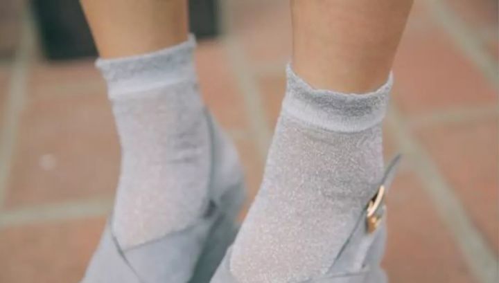 洗袜放84消毒液吗,84消毒液适合洗衣机用吗