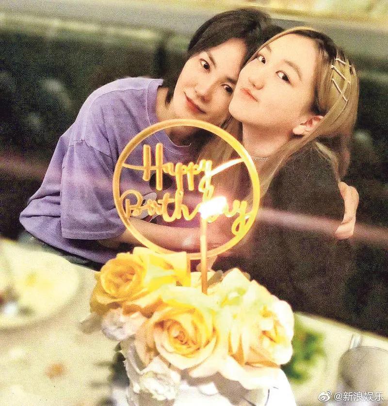 王菲广告大赏完整版,发几张王菲在90年代初做的广告