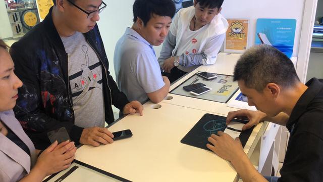 应该选择什么样的手机膜舒服,如何选购实用的手机膜呢