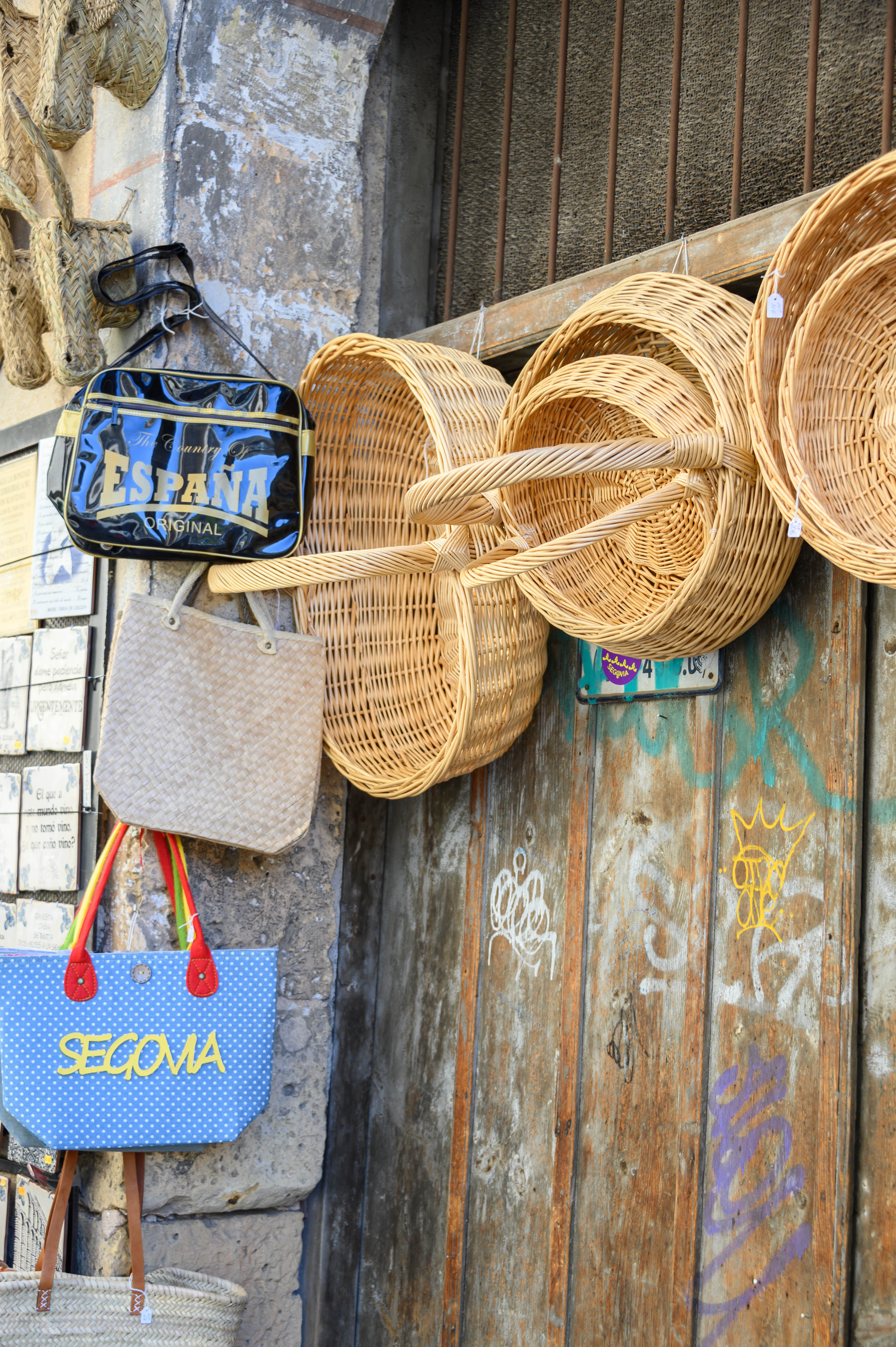 在西班牙，上洗手间要先买咖啡，还发现了迪士尼的公主城堡原型