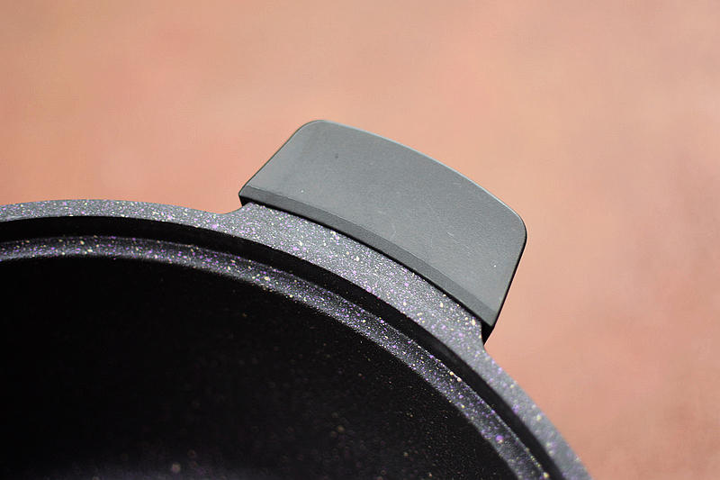 厨房空间开拓者---英国帝伯朗不粘锅，享受生活中美食的冲击