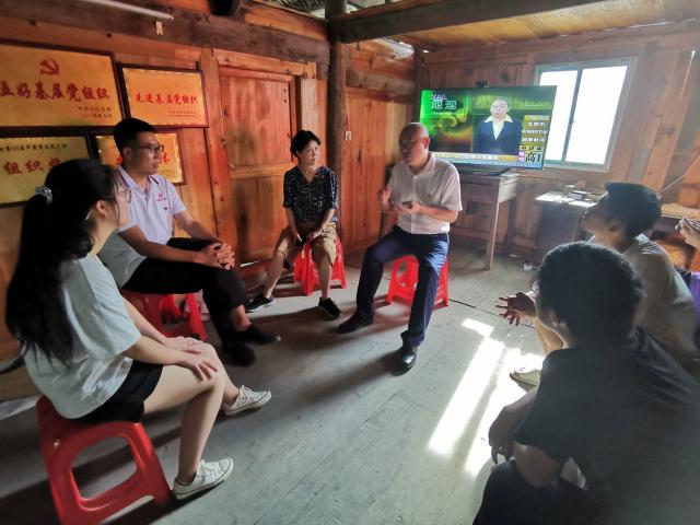 绾㈣壊鏁欒偛甯﹀姩涔℃潙鎸叴,绾㈣壊鏁欒偛鍔╁姏涔℃潙鎸叴