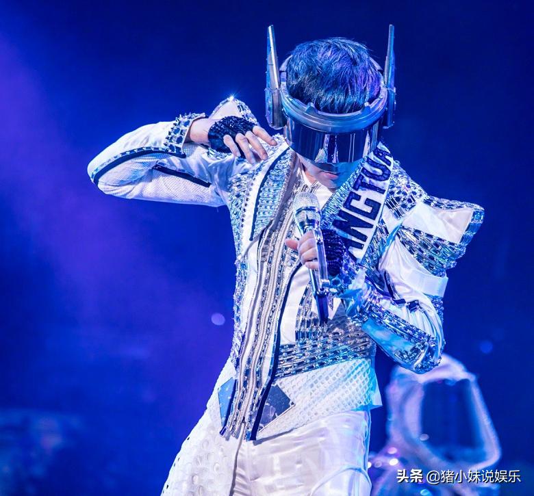 林俊杰演唱会晕倒,林俊杰中暑现场版