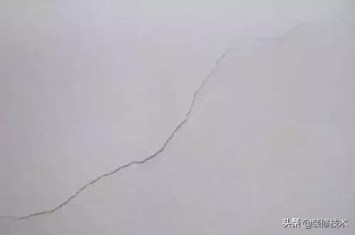 墙面开裂和掉皮用什么弄好,墙面接缝处开裂怎么处理