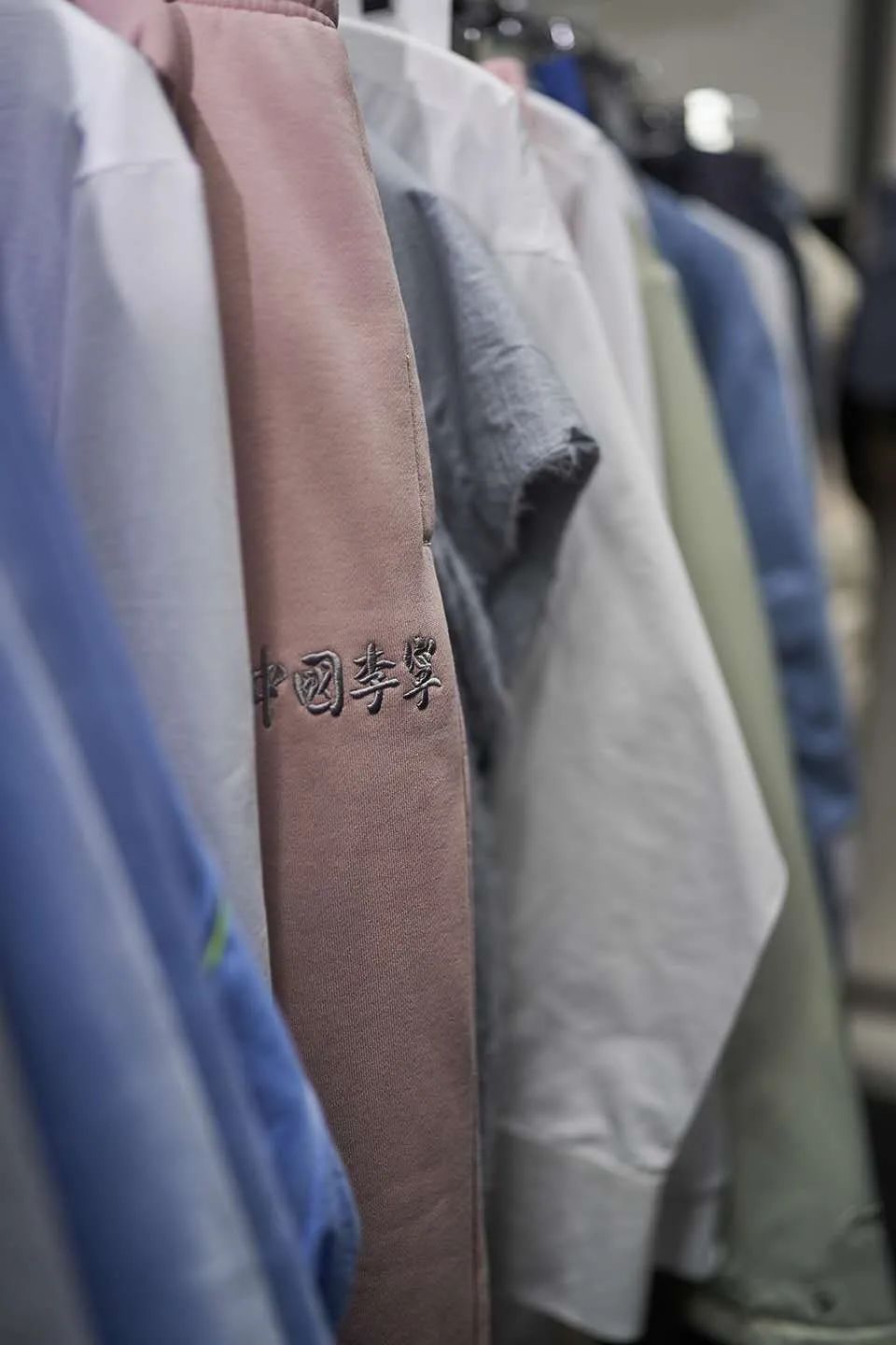 以前没钱买李宁什么梗,以前买不起李宁