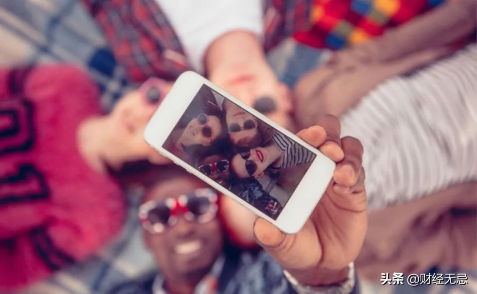 拿下春晚红包互动背后：被微信封禁的抖音，拦不住的社交雄心