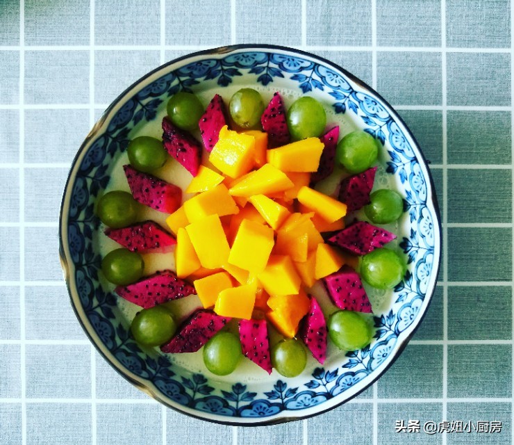 多种水果白凉粉果冻,夏日甜品自制水果白凉粉果冻