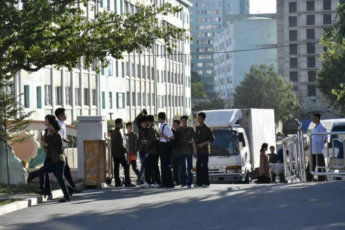 朝鲜和你想的不一样，耐克、阿迪，迪奥已经走进了朝鲜百姓生活中