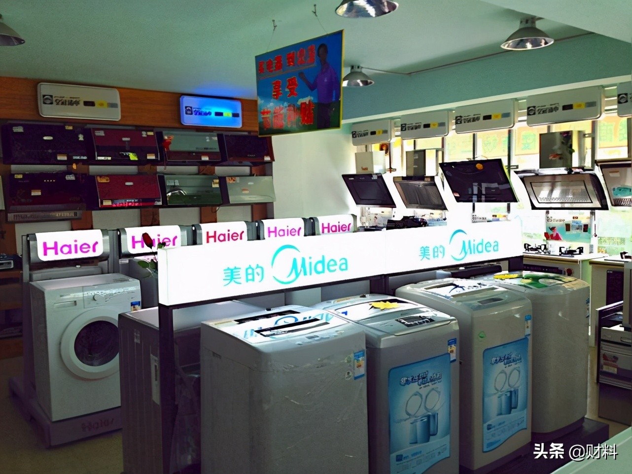 新规出台，3月1日起，有四种“冤枉钱”不用再交，涉及家家户户