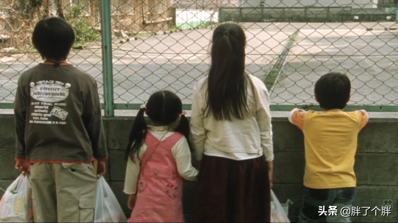 无人知晓：真实事件改编，母亲为和男友同居，抛下四个孩子离去