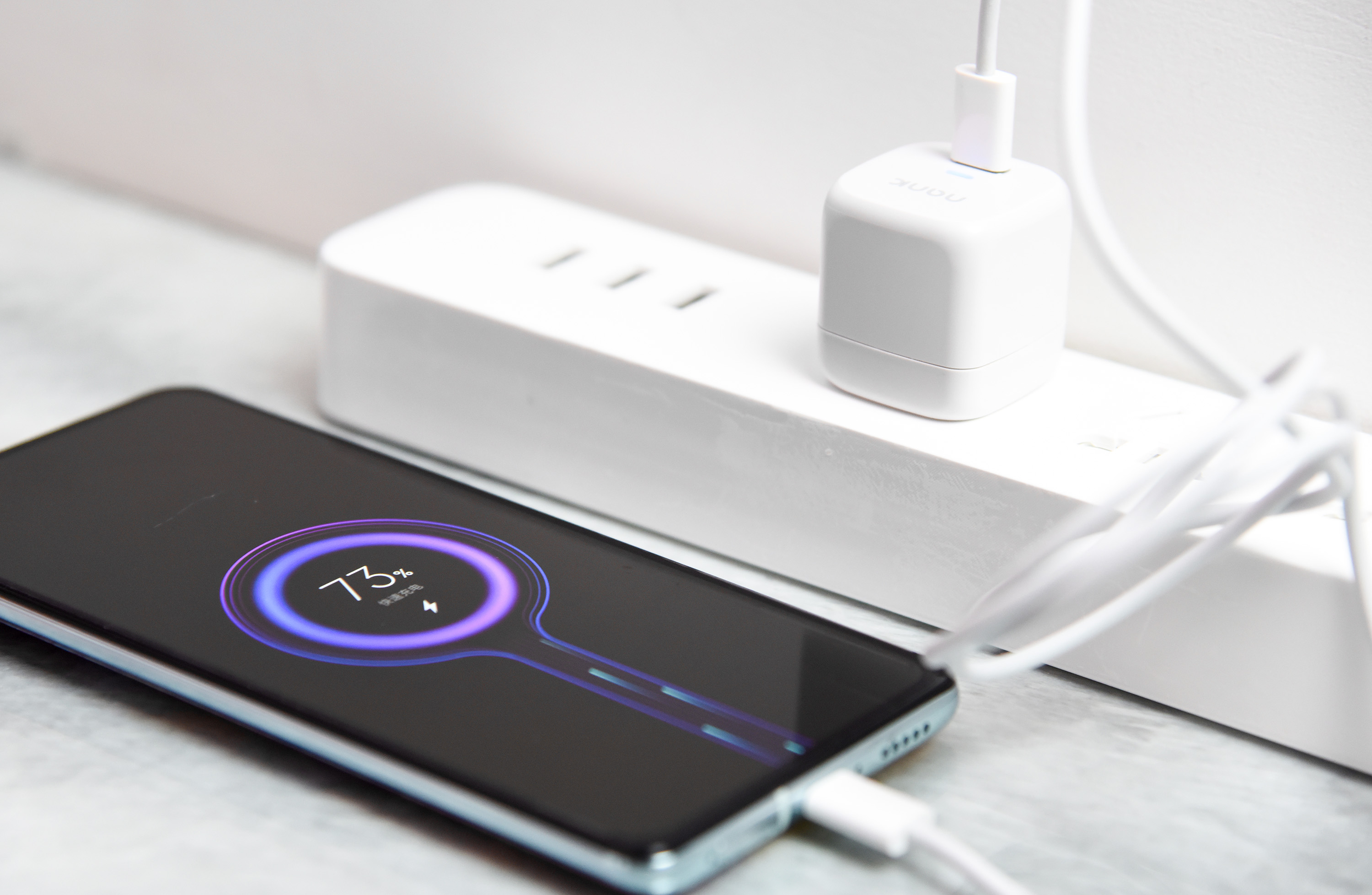 带上南卡充电头C1，节假周末随心满血出游