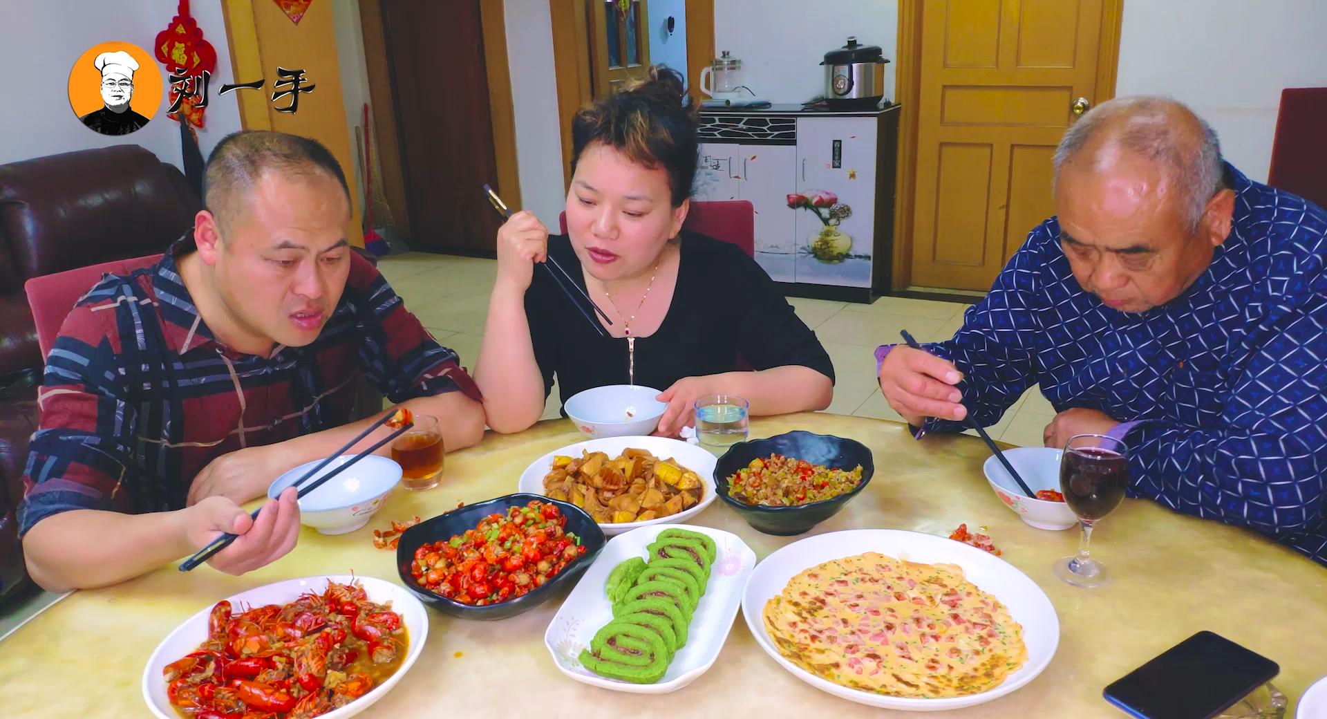 龙虾尾怎么做像饭店里的一样好吃,不用啤酒做超好吃的龙虾尾