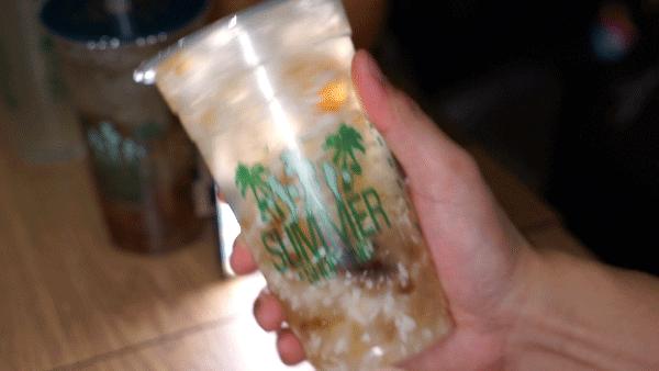 就这家连门都没有的2㎡小店,居然能在上海红17年?