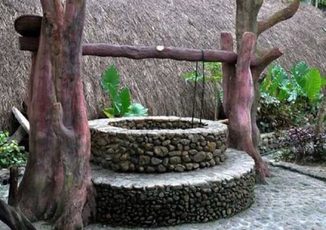 一小吏常做发财梦，此道士说：我来帮你，扔铜钱入一古井后惊呆住