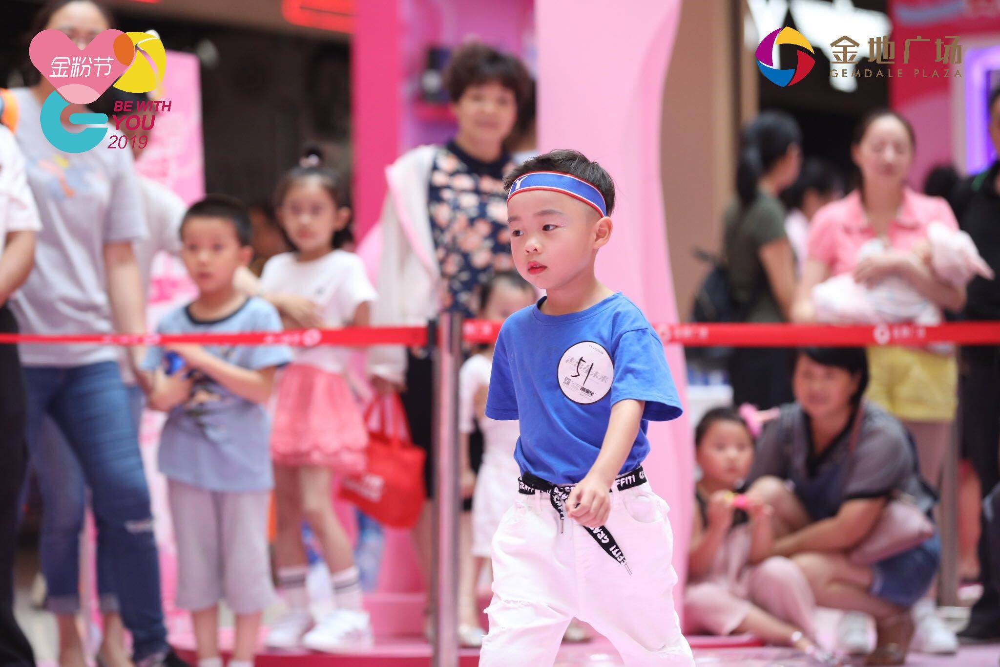 IP“屁桃君”首入杭杭州金地广场“金粉节”解锁全新生活可能性