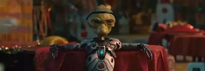 疫情期间宅在家看电视剧,疫情期间宅在家看手机