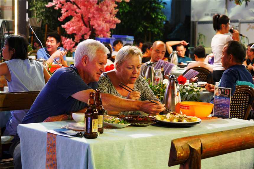 阳朔西街最近是否热闹,广西阳朔西街简介