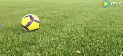 齐达内皇马时期优雅过人,皇马时期齐达内过人动图