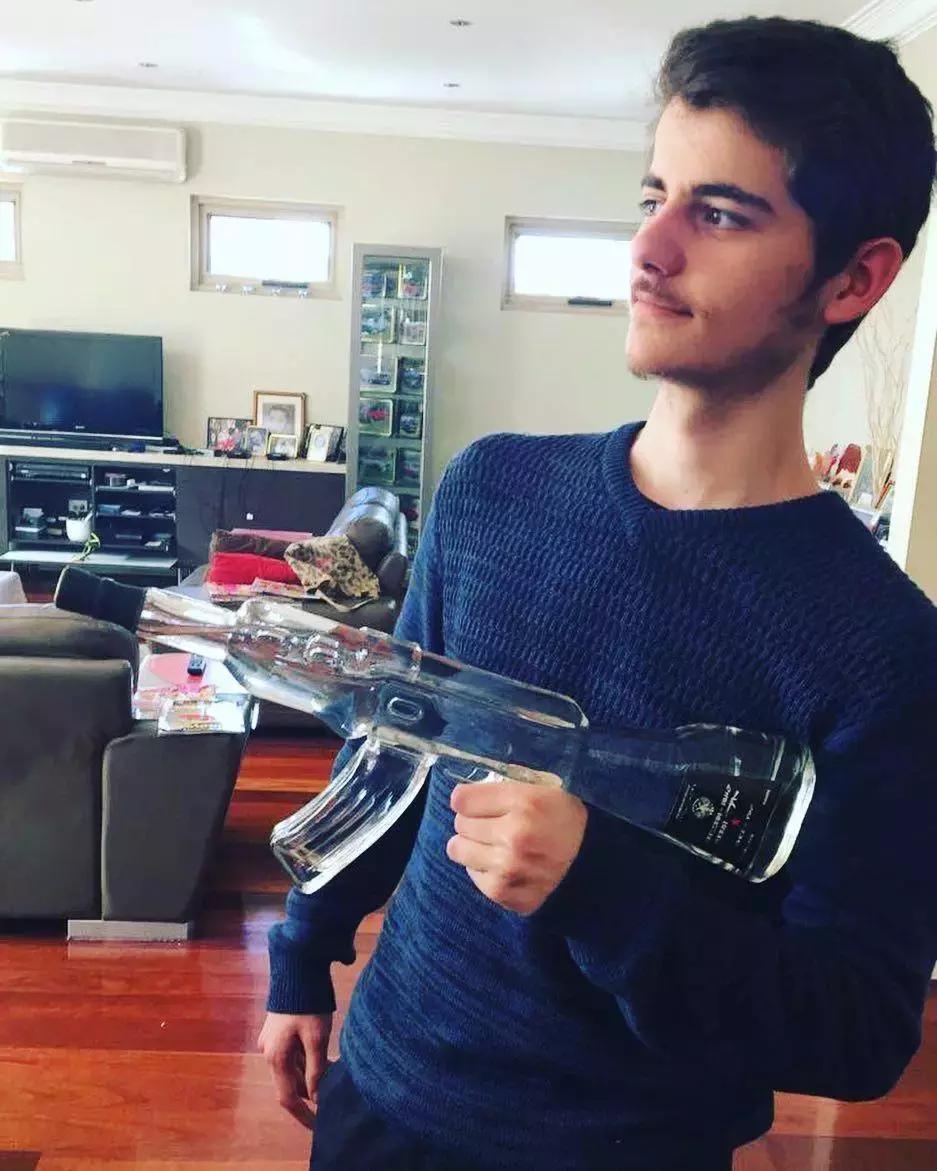 AK-47伏特加,千万别对口喝别人会认为你要自杀