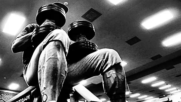 小重量背部泵感训练,重量越大越没有泵感