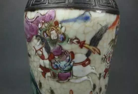 瓷器色彩去哪儿鉴定,怎么鉴定瓷器的纹饰年代