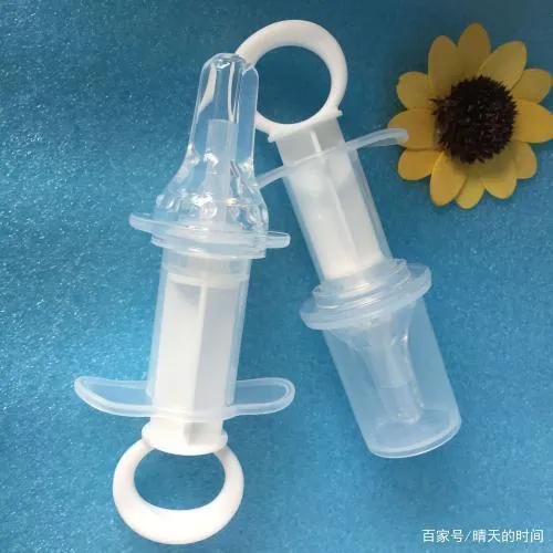 怎么给小宝宝喂药不吐,怎么给不肯喝药的宝宝喂药