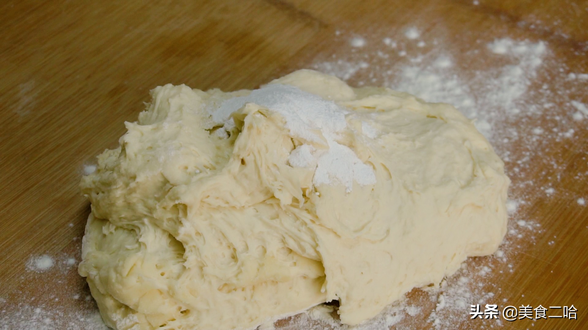 面点师饼皮酥脆的和面方法,面点师教你做油炸饼的视频教程