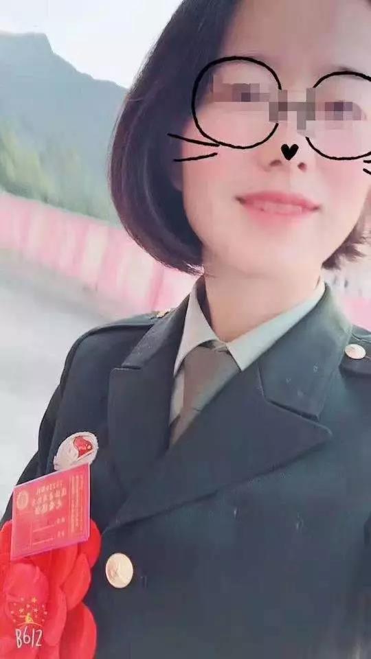 男子深夜拿菜刀砸门被反杀,男子持刀砸门被女子反杀后续