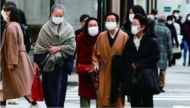 「12.2新闻速递」浸大学生会会长方仲贤被捕；《我和僵尸有个约会》重启；澳门11月*彩博**收入下挫七成