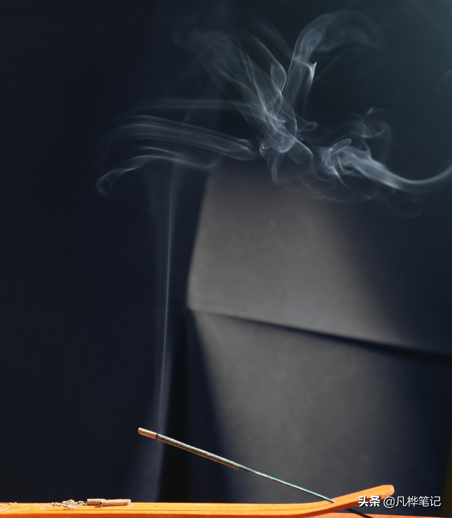 怎样夜晚拍出烟雾感,在家拍的烟雾氛围感