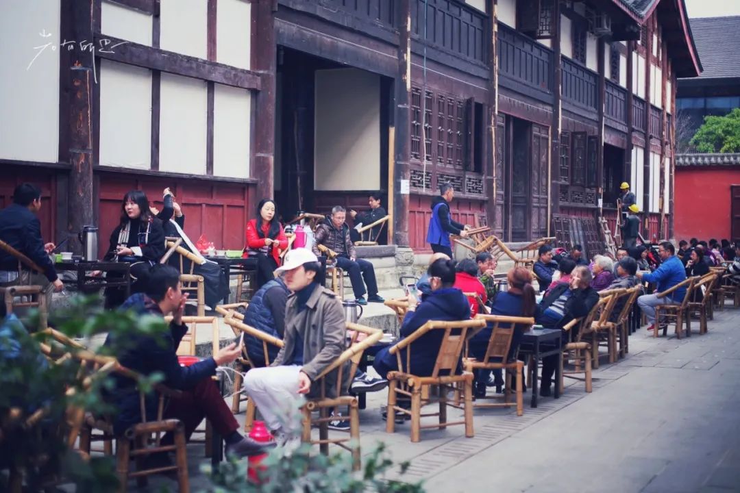 宽窄巷子成都休闲慢生活好去处,夜游成都宽窄巷子茶馆