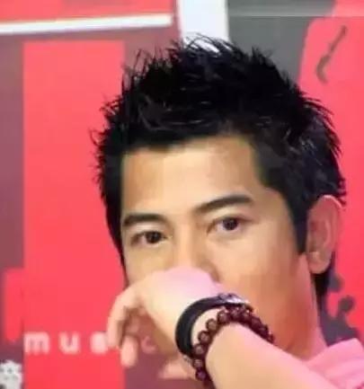 当手串遇上手表,怎么戴才帅气?