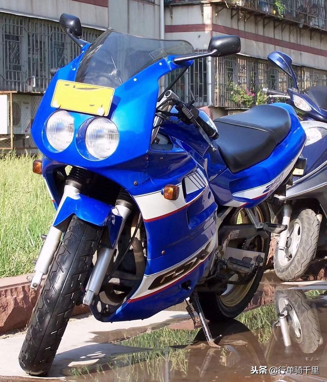 摩托车豪爵铃木gsx250图片,轻骑铃木gsx250征服者