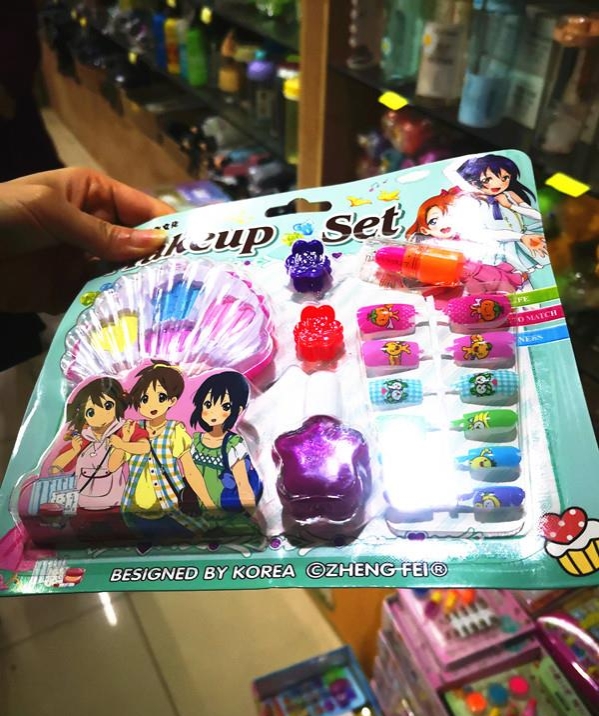 儿童嘴唇肿成香肠嘴,孩子上嘴唇肿成香肠嘴