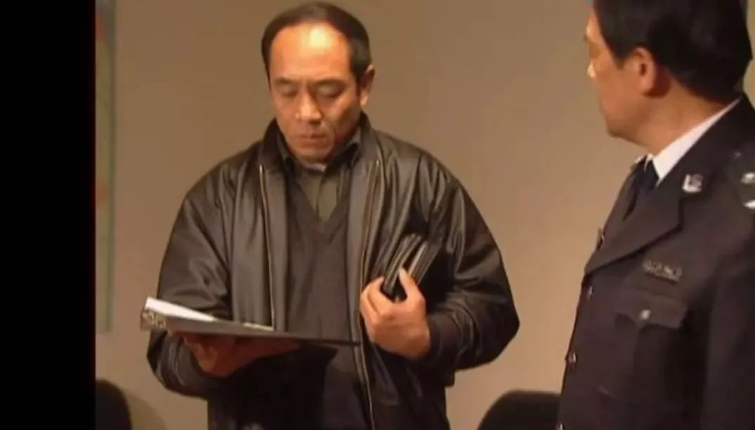 中国人为什么喜欢夹包,老外学中国人夹包