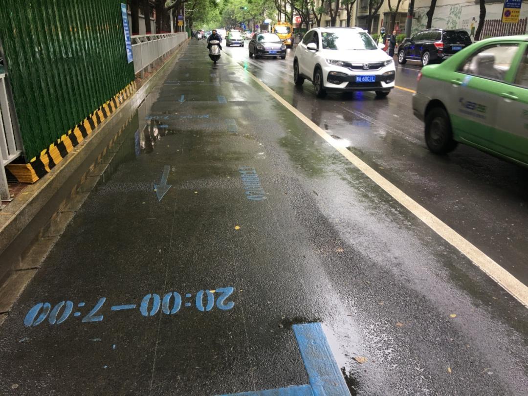 车停在车位上被交警拖走了怎么办,车位被别人占了能叫交警拖走吗