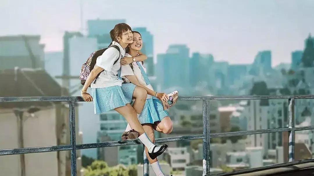 鍦ㄩ娓仛姘村,鍑虹敓鍦ㄩ娓敓娲诲湪骞夸笢