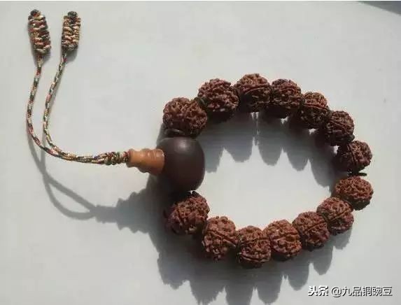 串珠子单绳打结方法慢动作,108颗珠串怎么穿绳打结