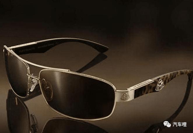 劳斯莱斯送的雨伞叫什么,劳斯莱斯送雨伞其他车送什么