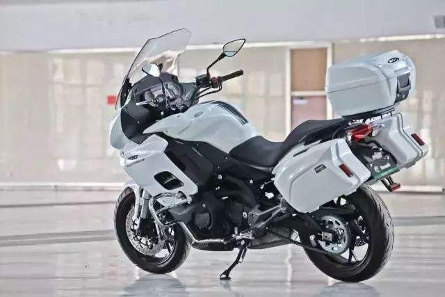 最好听最便宜的四缸机车,国产巡航双缸水冷机车推荐