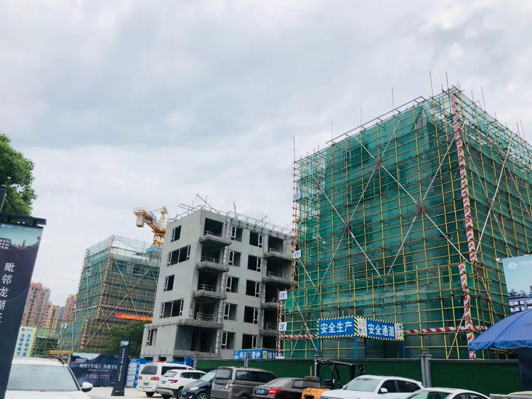 天街地铁3号线,地铁3号线龙湖天街周边房子